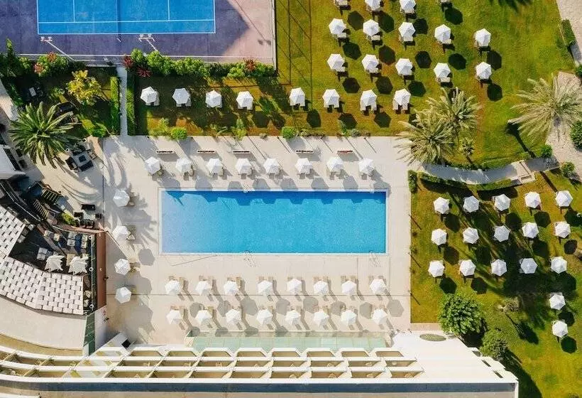 Отель Louis Imperial Beach