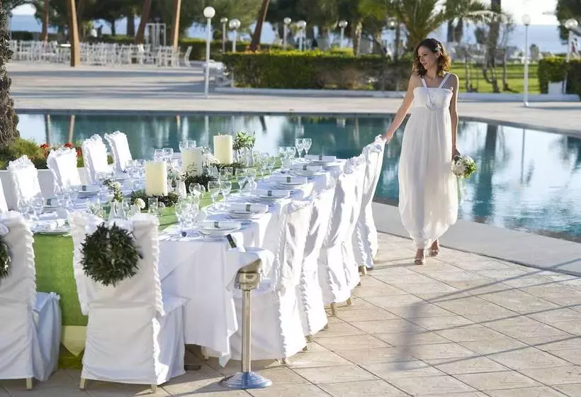 Отель Louis Imperial Beach