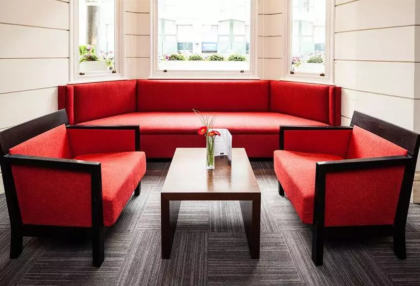 فندق NH Harrington Hall