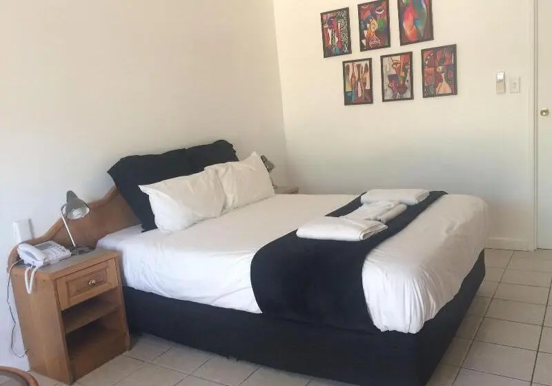 Paraway Motel