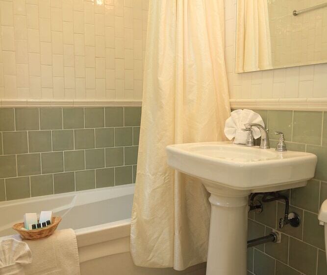 Radio City Apartments