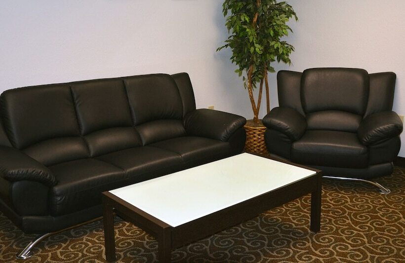 בית מלון כפרי Baymont By Wyndham East Windsor Bradley Airport