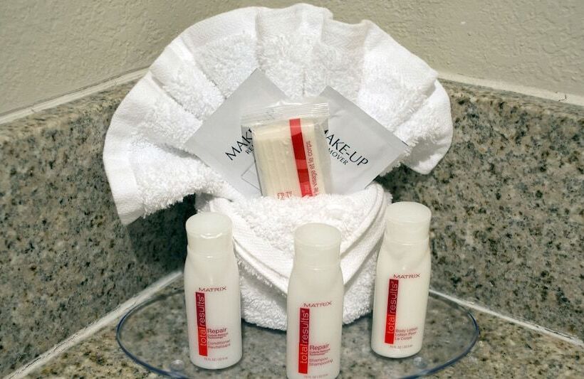 בית מלון כפרי Baymont By Wyndham East Windsor Bradley Airport