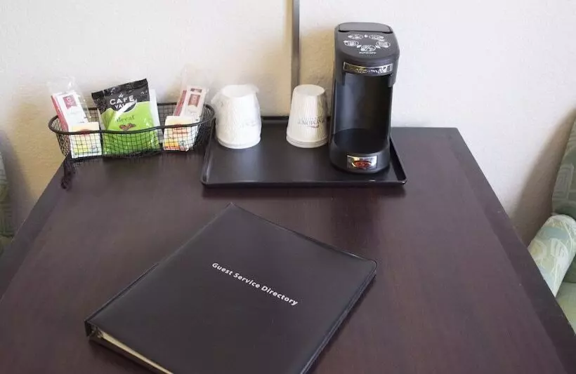 Отель Baymont By Wyndham East Windsor Bradley Airport