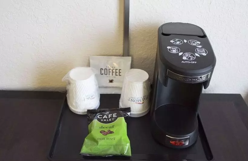 Отель Baymont By Wyndham East Windsor Bradley Airport