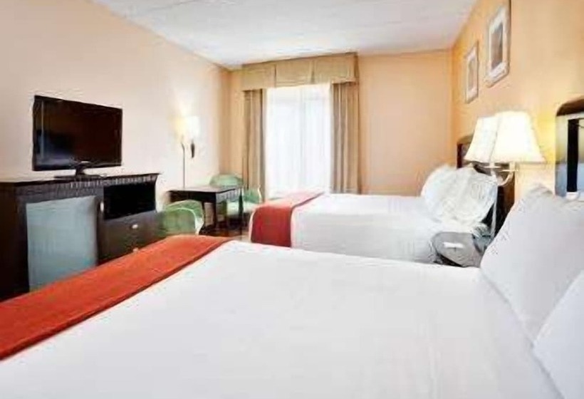 בית מלון כפרי Baymont By Wyndham East Windsor Bradley Airport