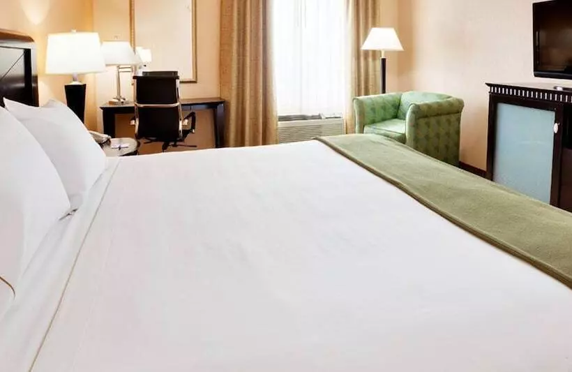 Отель Baymont By Wyndham East Windsor Bradley Airport