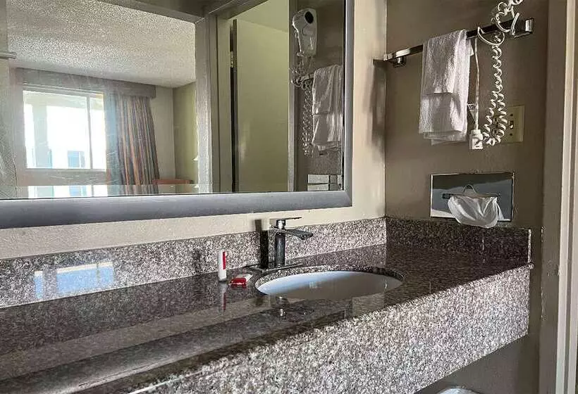 ホテル Baymont By Wyndham Odessa University Area