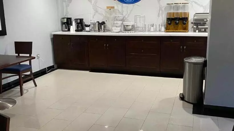 ホテル Baymont By Wyndham Odessa University Area