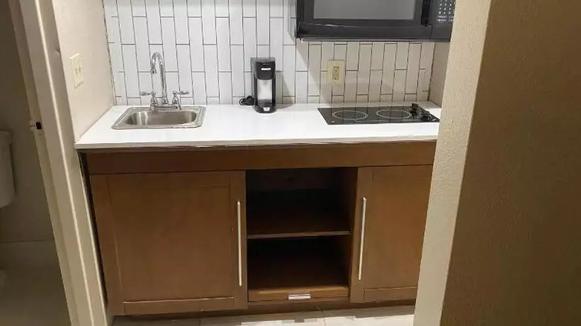 ホテル Baymont By Wyndham Odessa University Area