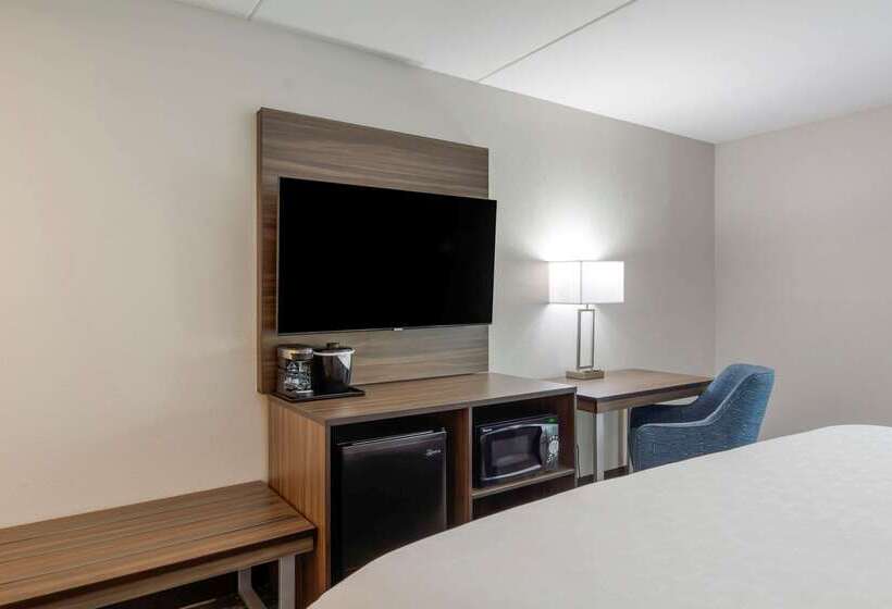 فندق Clarion Pointe Charlottesville