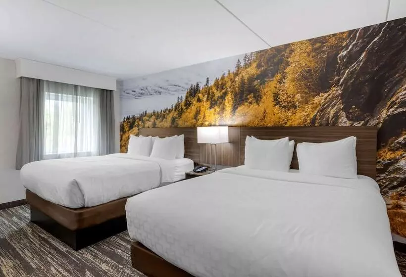 酒店 Clarion Pointe Charlottesville