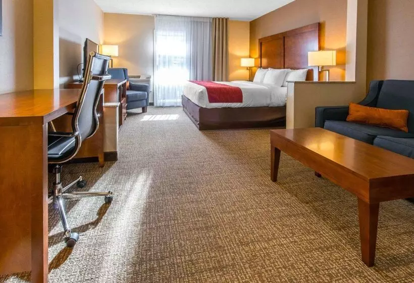 هتل Comfort Inn & Suites
