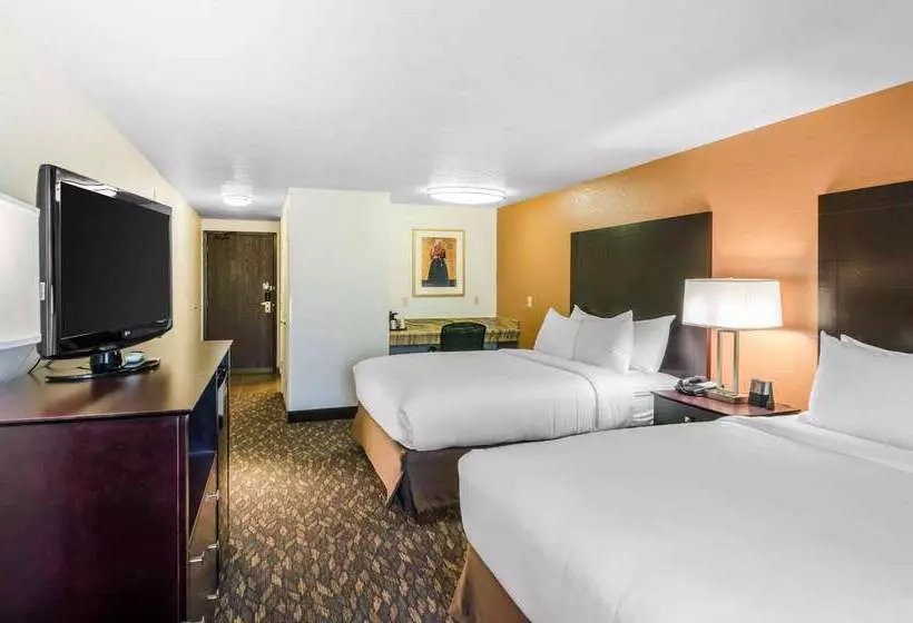 Отель Comfort Inn & Suites Ashland