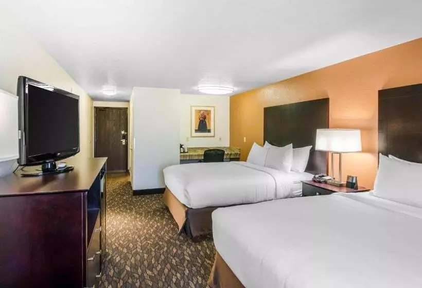 Отель Comfort Inn & Suites Ashland