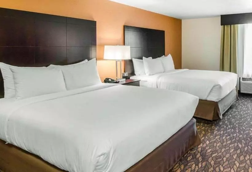 Отель Comfort Inn & Suites Ashland