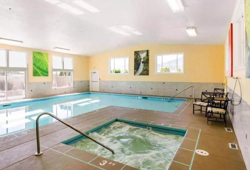 Отель Comfort Inn & Suites Ashland