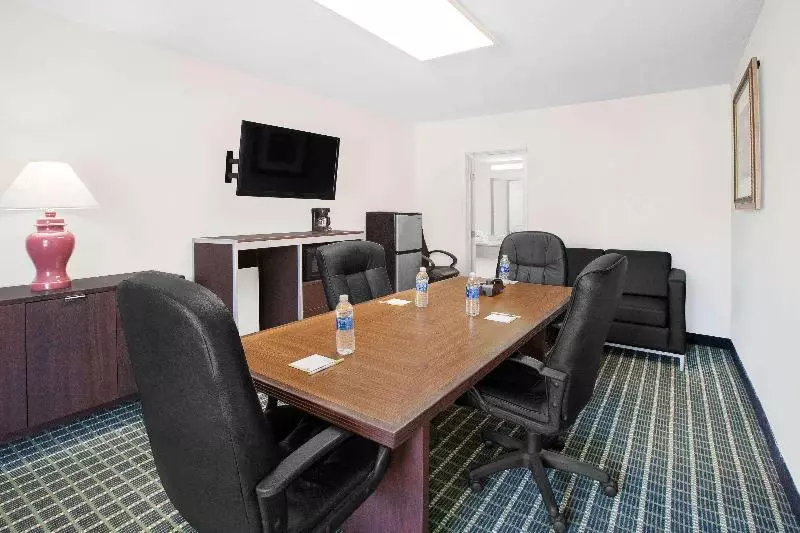 호텔 Days Inn By Wyndham Market Center Dallas Love Field