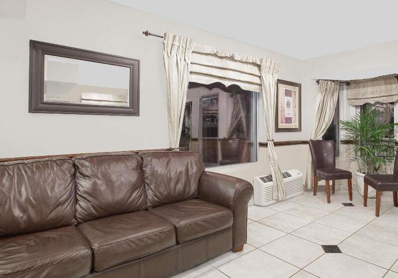 בית מלון כפרי Days Inn By Wyndham Market Center Dallas Love Field