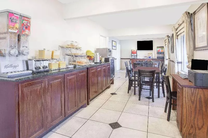 호텔 Days Inn By Wyndham Market Center Dallas Love Field