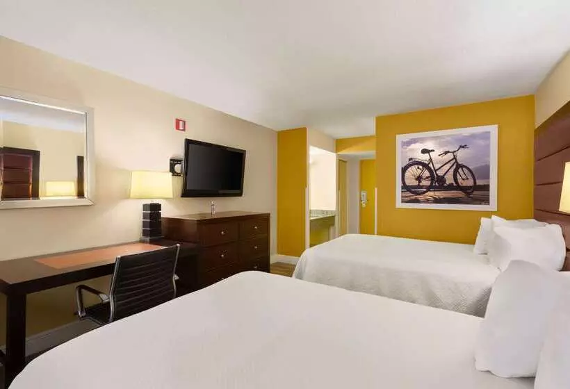 هتل Days Inn By Wyndham N Orlando/casselberry