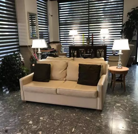 هتل Days Inn By Wyndham N Orlando/casselberry