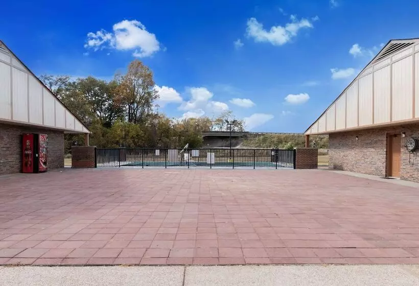 فندق Econo Lodge Cornersville