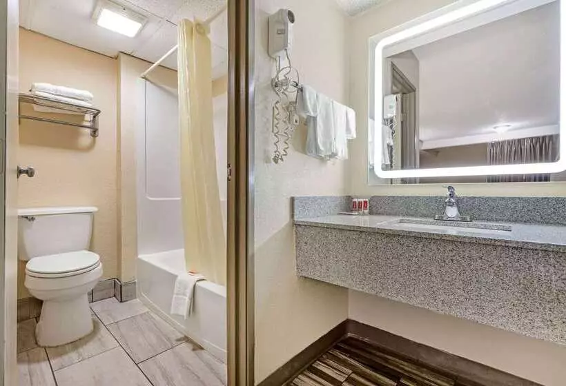 בית מלון כפרי Econo Lodge Augusta, Downtown