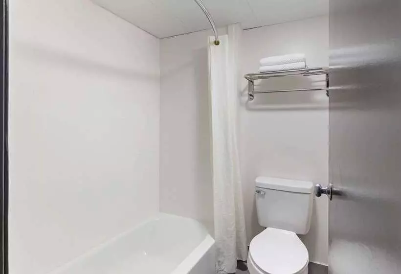 בית מלון כפרי Econo Lodge Augusta, Downtown