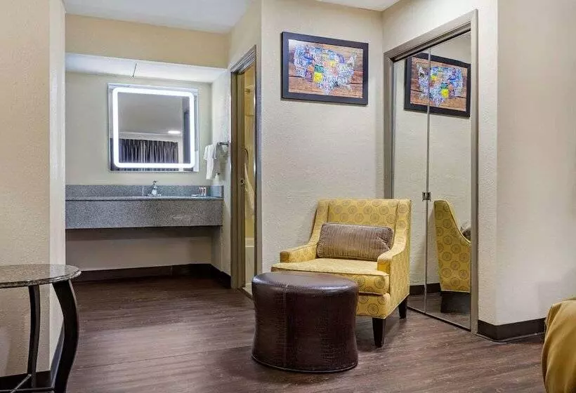 בית מלון כפרי Econo Lodge Augusta, Downtown