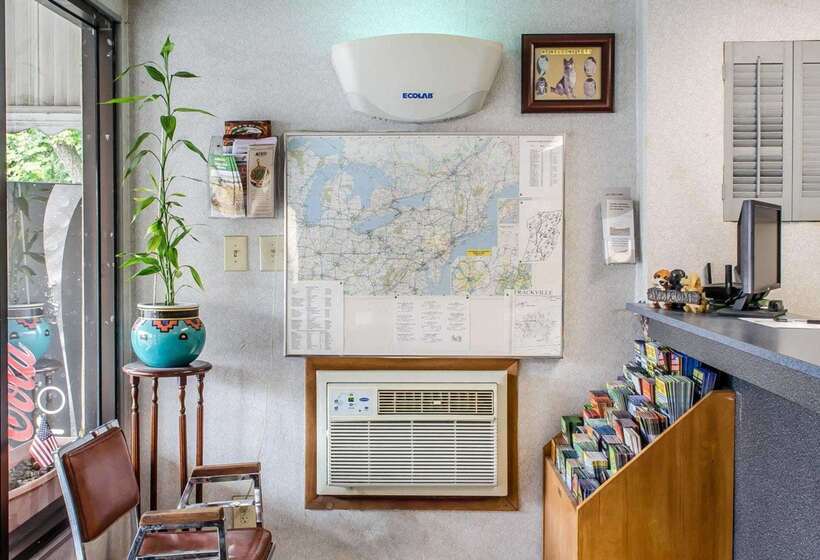 Отель Econo Lodge