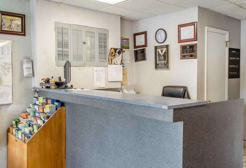 Отель Econo Lodge