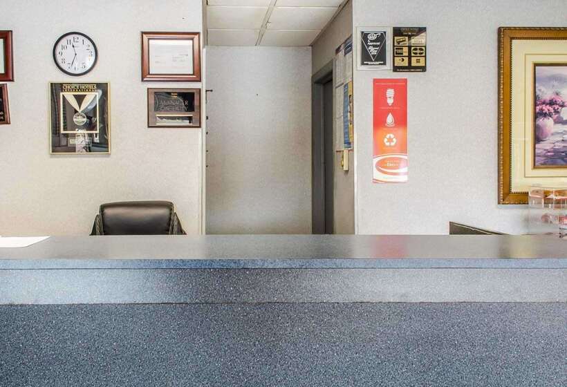 Отель Econo Lodge