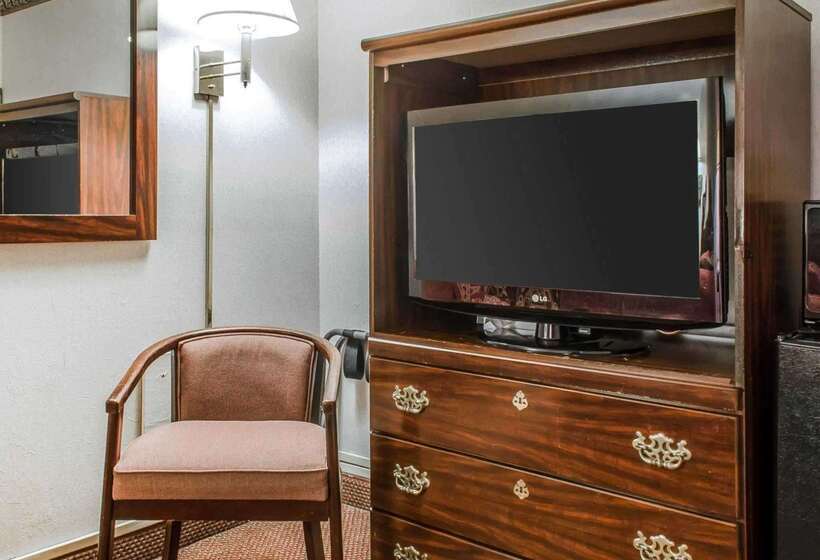 Отель Econo Lodge