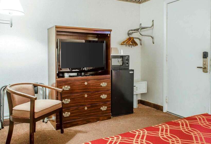 Отель Econo Lodge