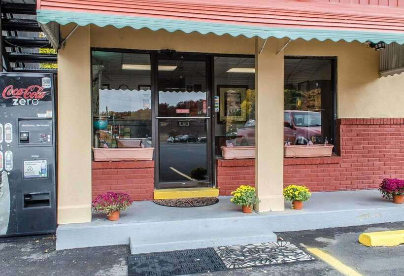 Отель Econo Lodge