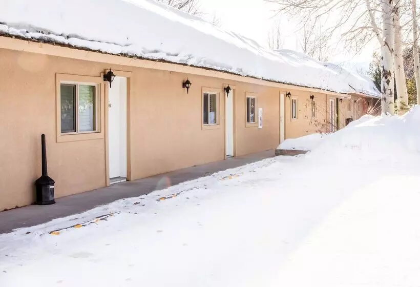 酒店 Flying Saddle Resort And Steak House