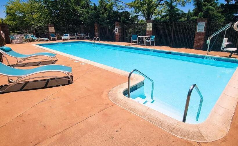 בית מלון כפרי Holiday Inn Express   Harrisburg East By Ihg