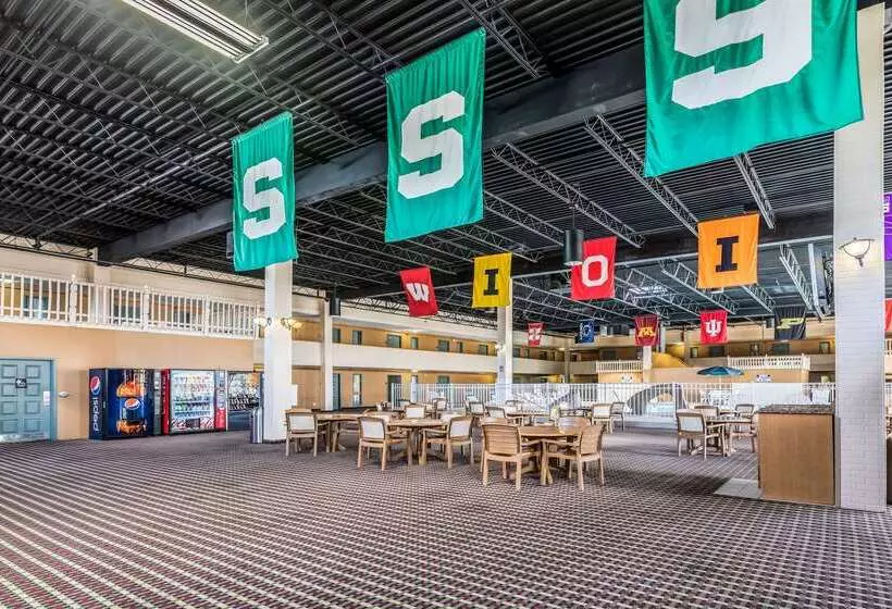 호텔 Quality Inn University Lansing