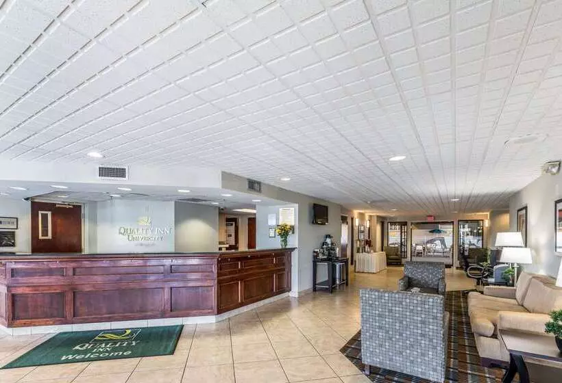 호텔 Quality Inn University Lansing