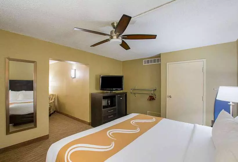 호텔 Quality Inn University Lansing