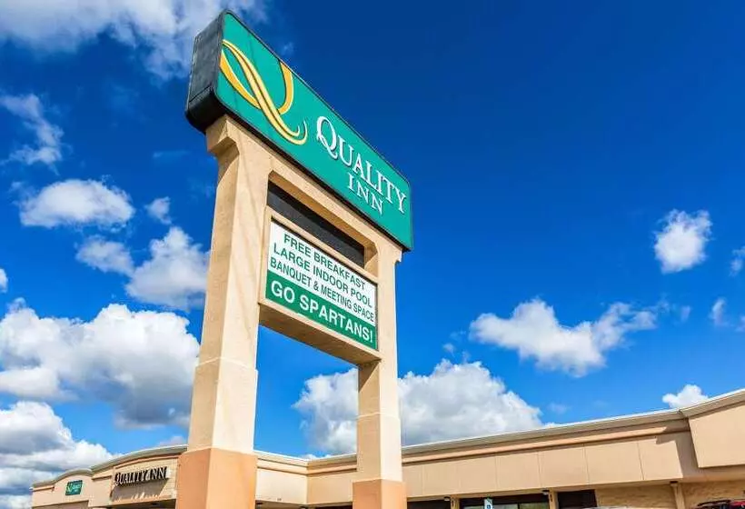 호텔 Quality Inn University Lansing