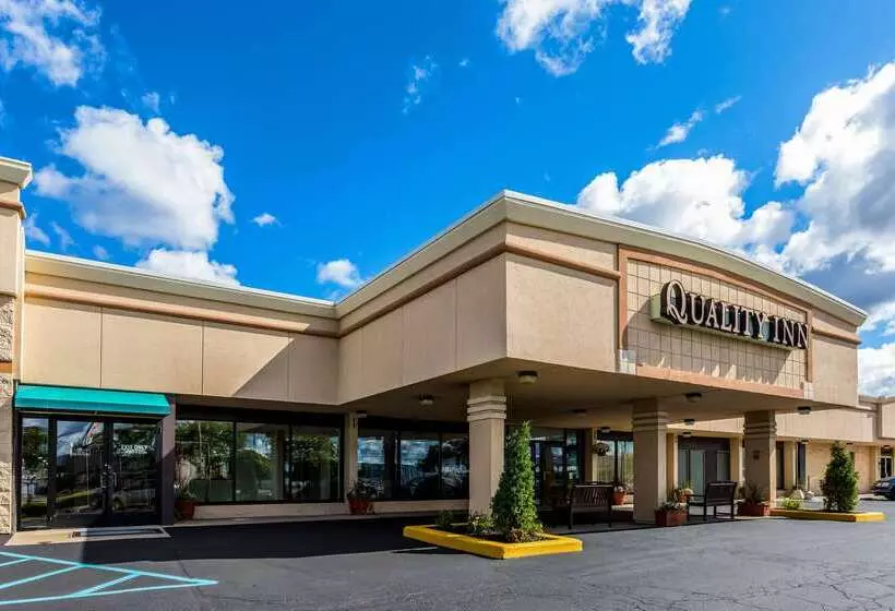 호텔 Quality Inn University Lansing