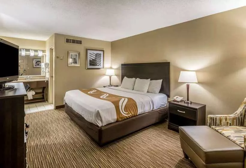 호텔 Quality Inn University Lansing