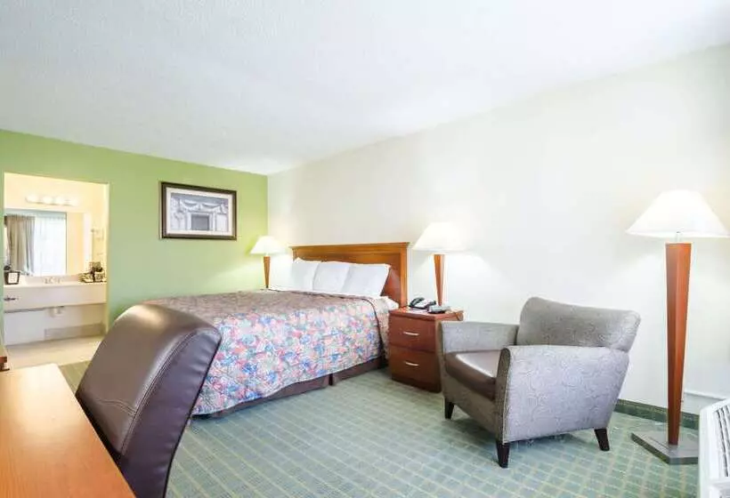 هتل Rodeway Inn & Suites Greensboro Southeast