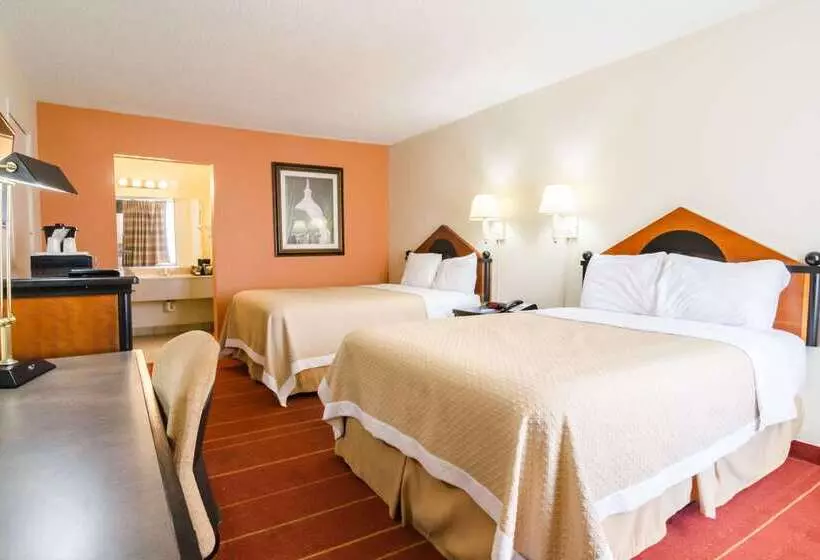 هتل Rodeway Inn & Suites Greensboro Southeast