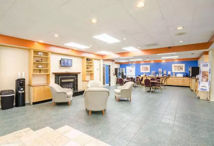 هتل Rodeway Inn & Suites Greensboro Southeast