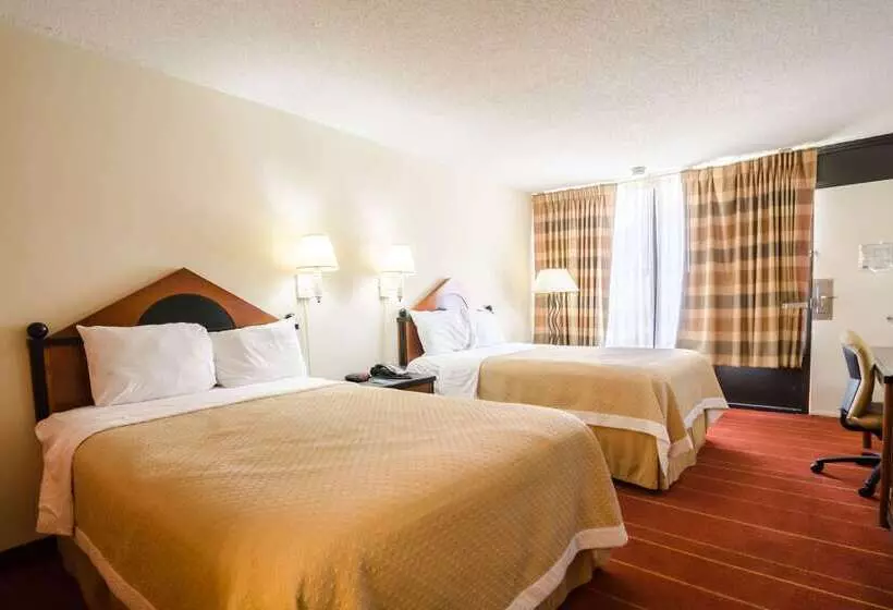 هتل Rodeway Inn & Suites Greensboro Southeast