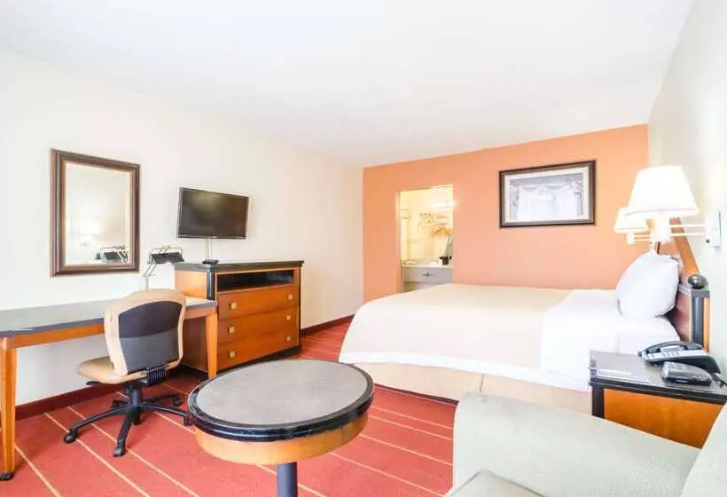 هتل Rodeway Inn & Suites Greensboro Southeast