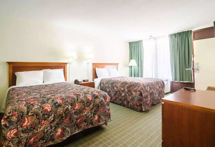 هتل Rodeway Inn & Suites Greensboro Southeast